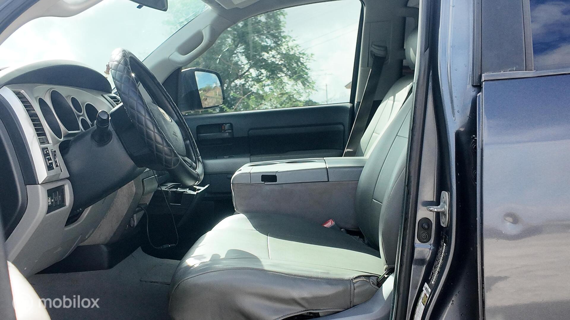 Toyota Tundra SR5 photo 12