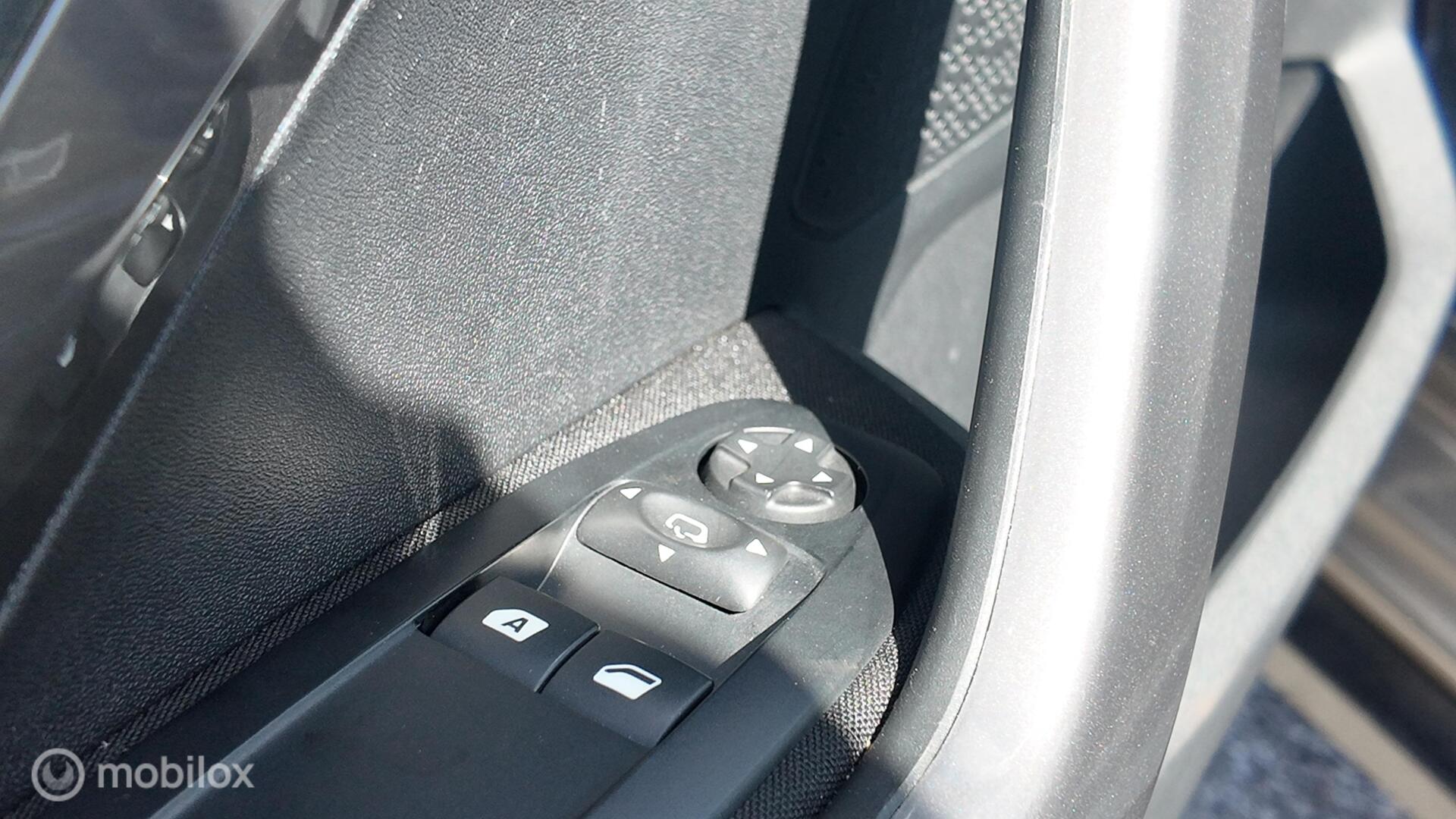 Peugeot 2008 photo 11