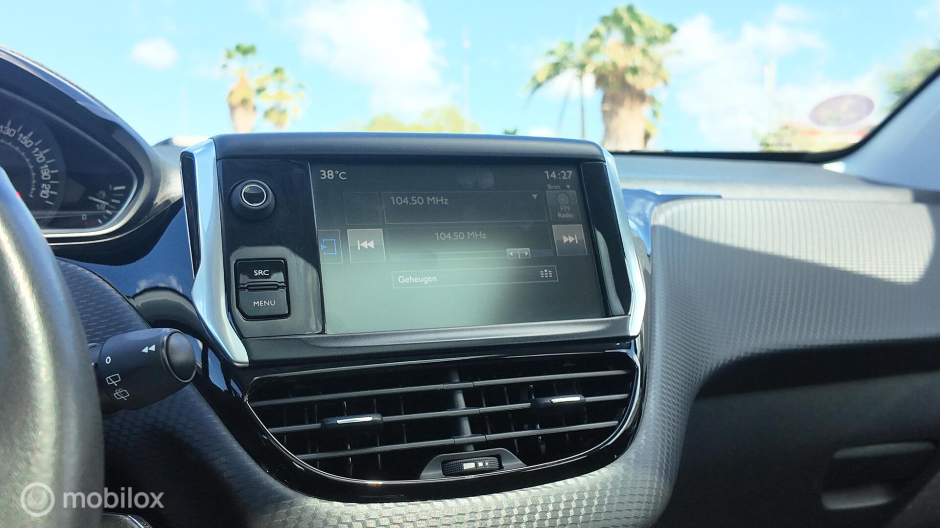 Peugeot 2008 photo 17