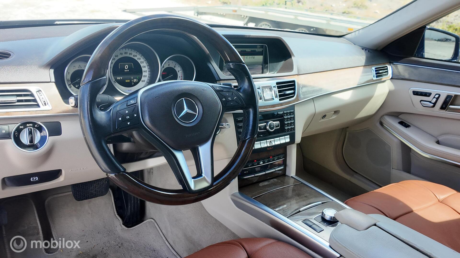 Mercedes-Benz E350 photo 11