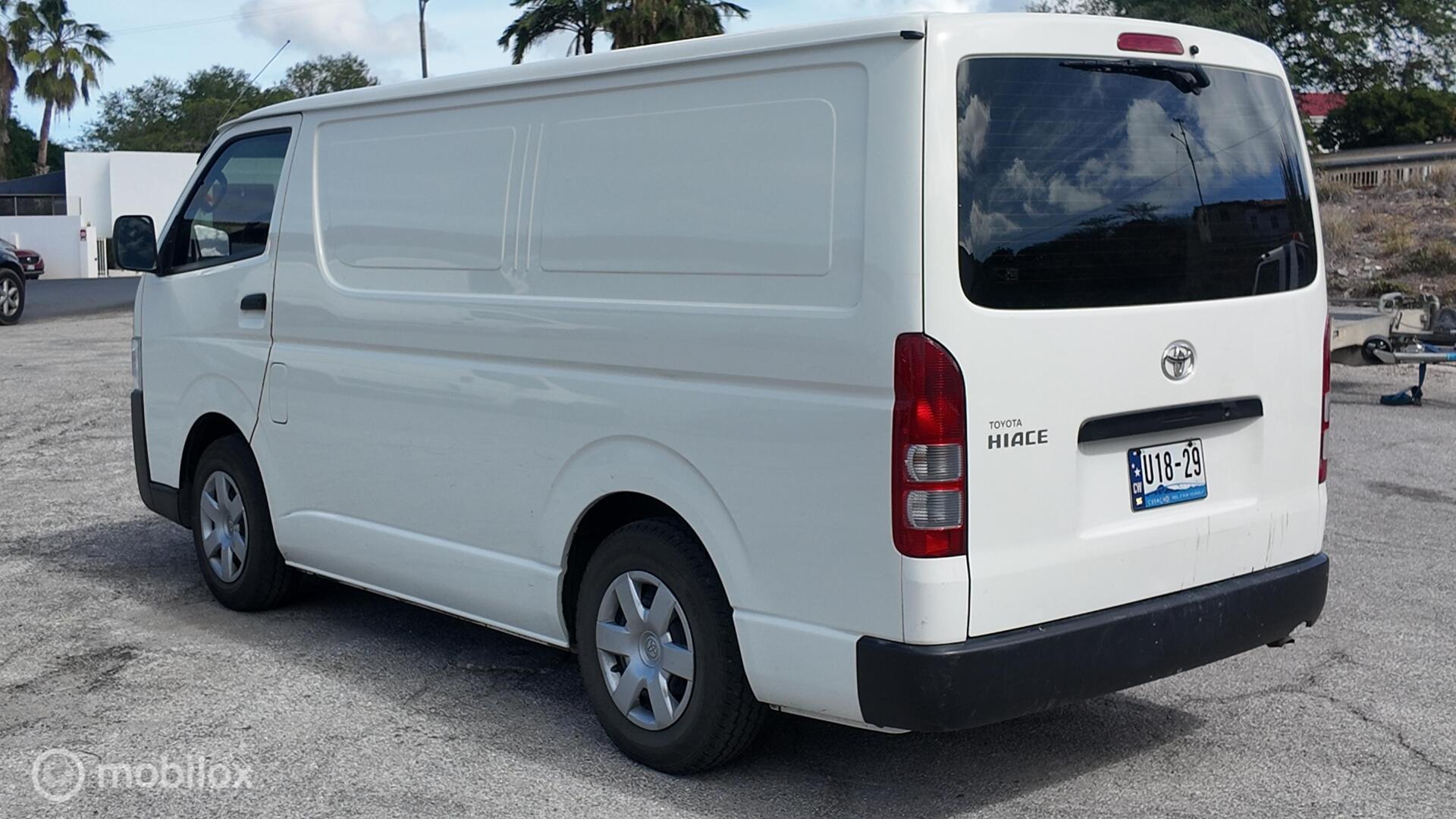 Toyota Hiace photo 4