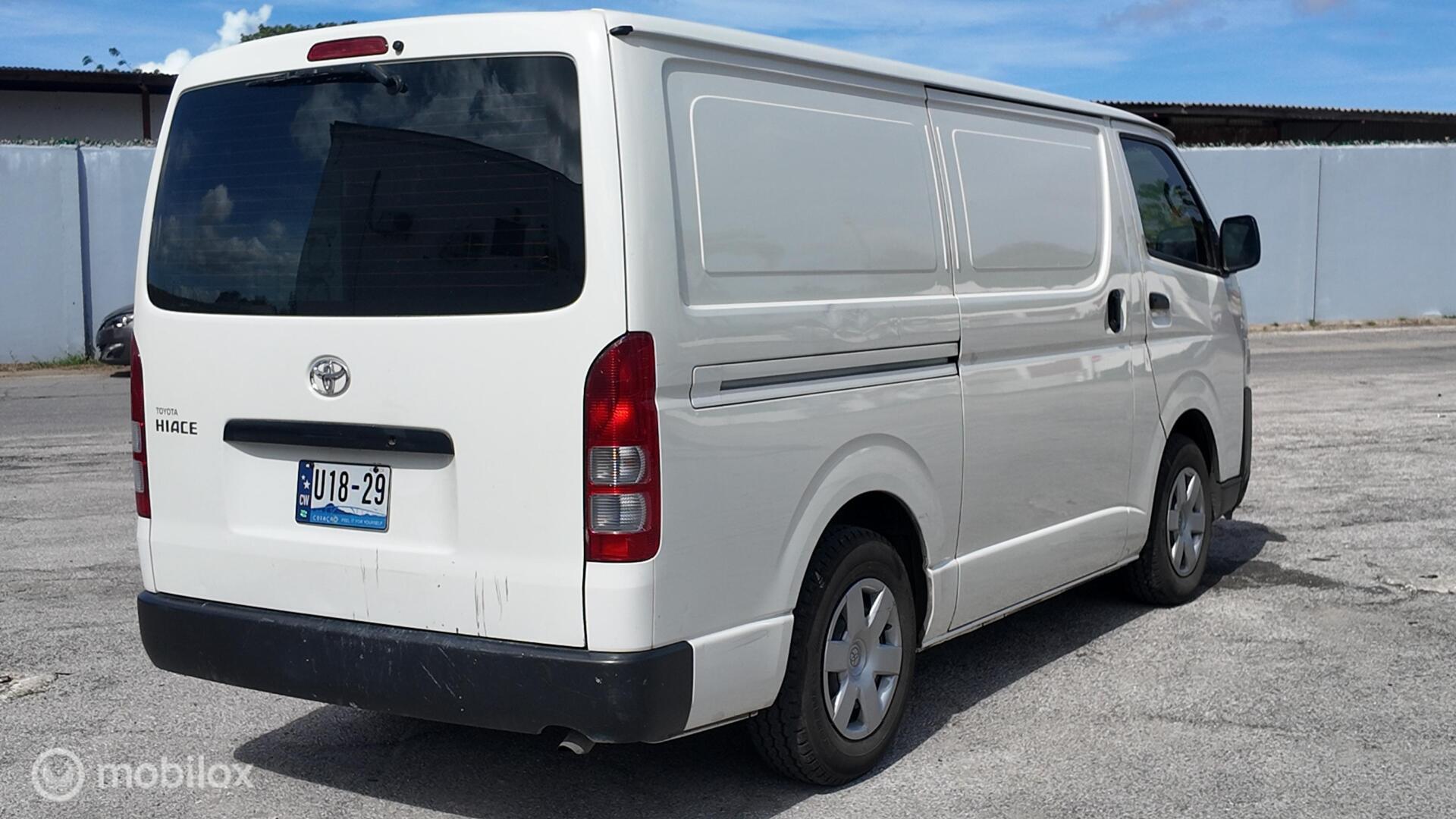 Toyota Hiace photo 6