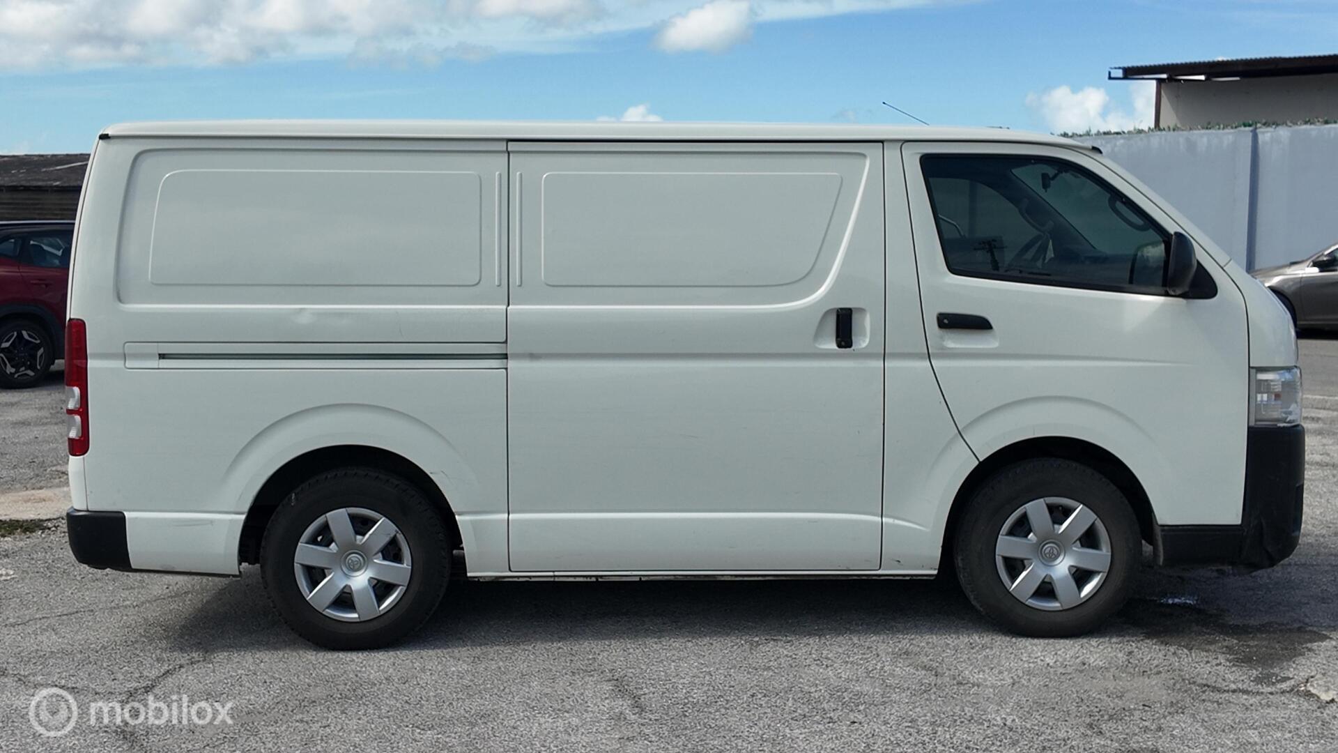 Toyota Hiace photo 7