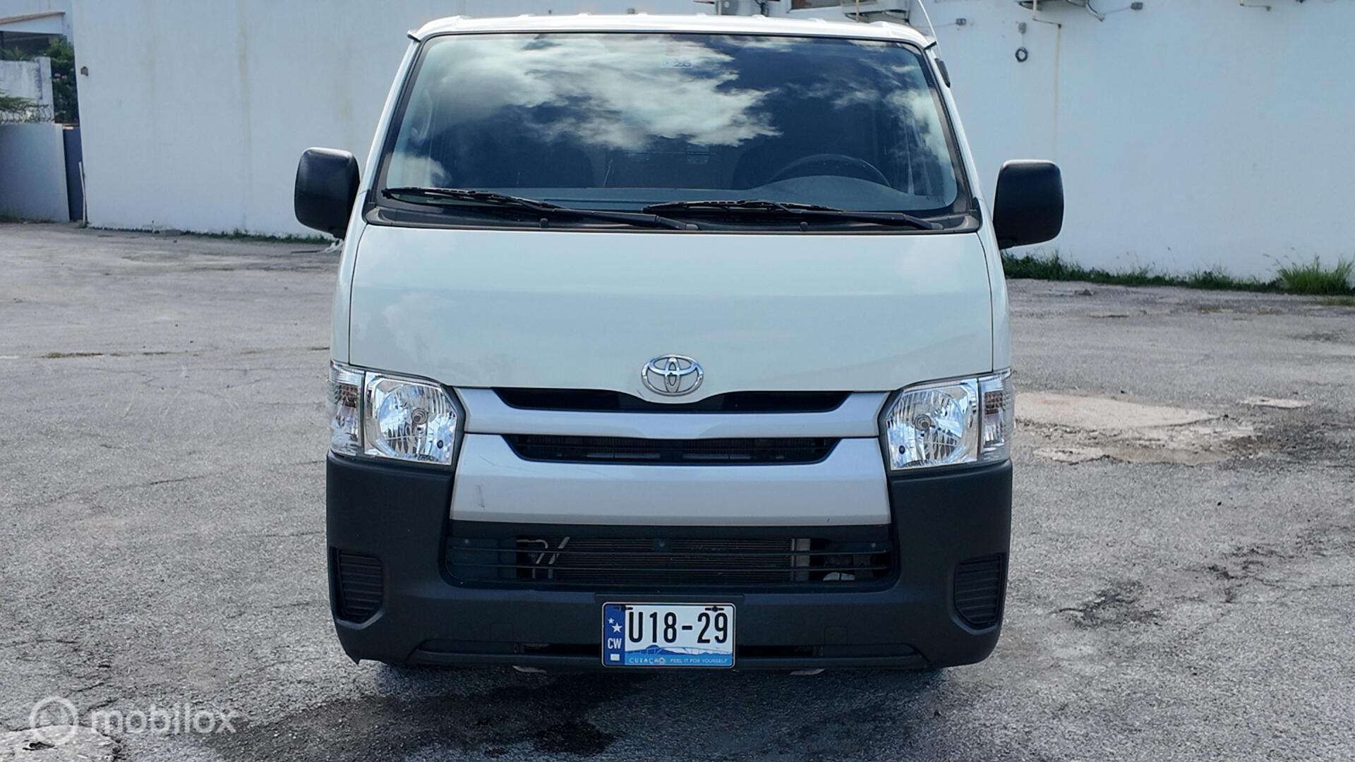 Toyota Hiace photo 9