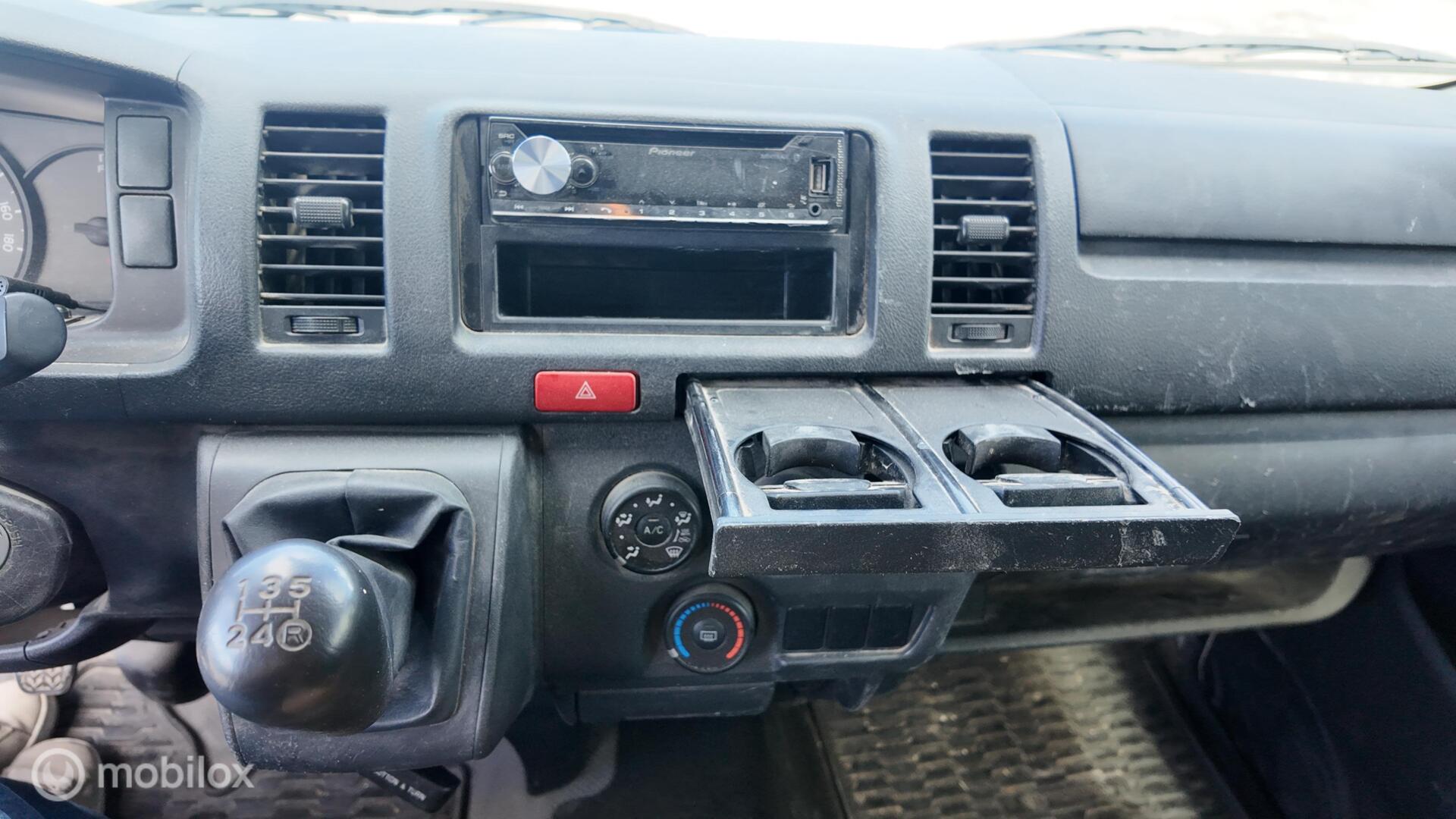 Toyota Hiace photo 15