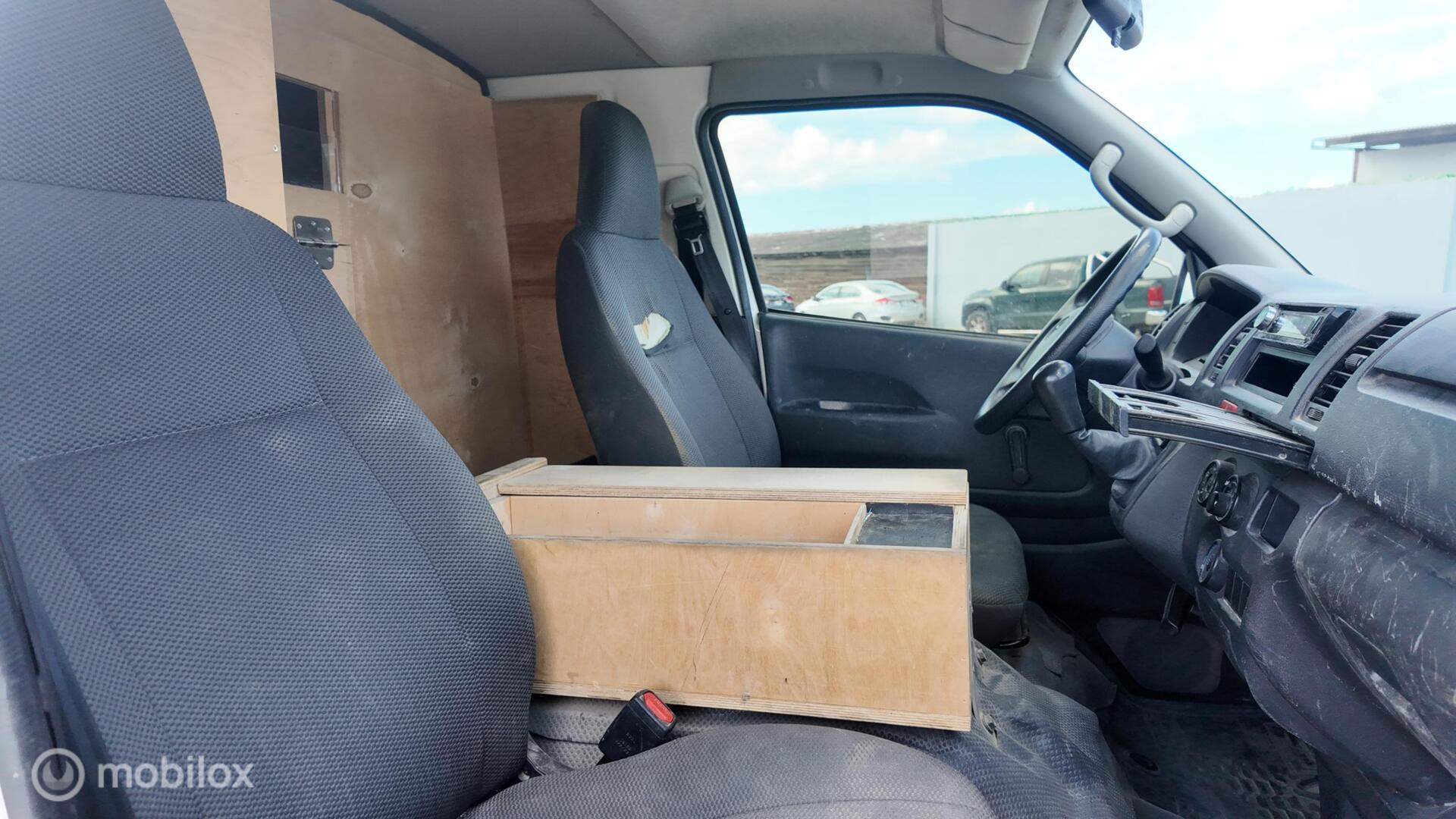 Toyota Hiace photo 16