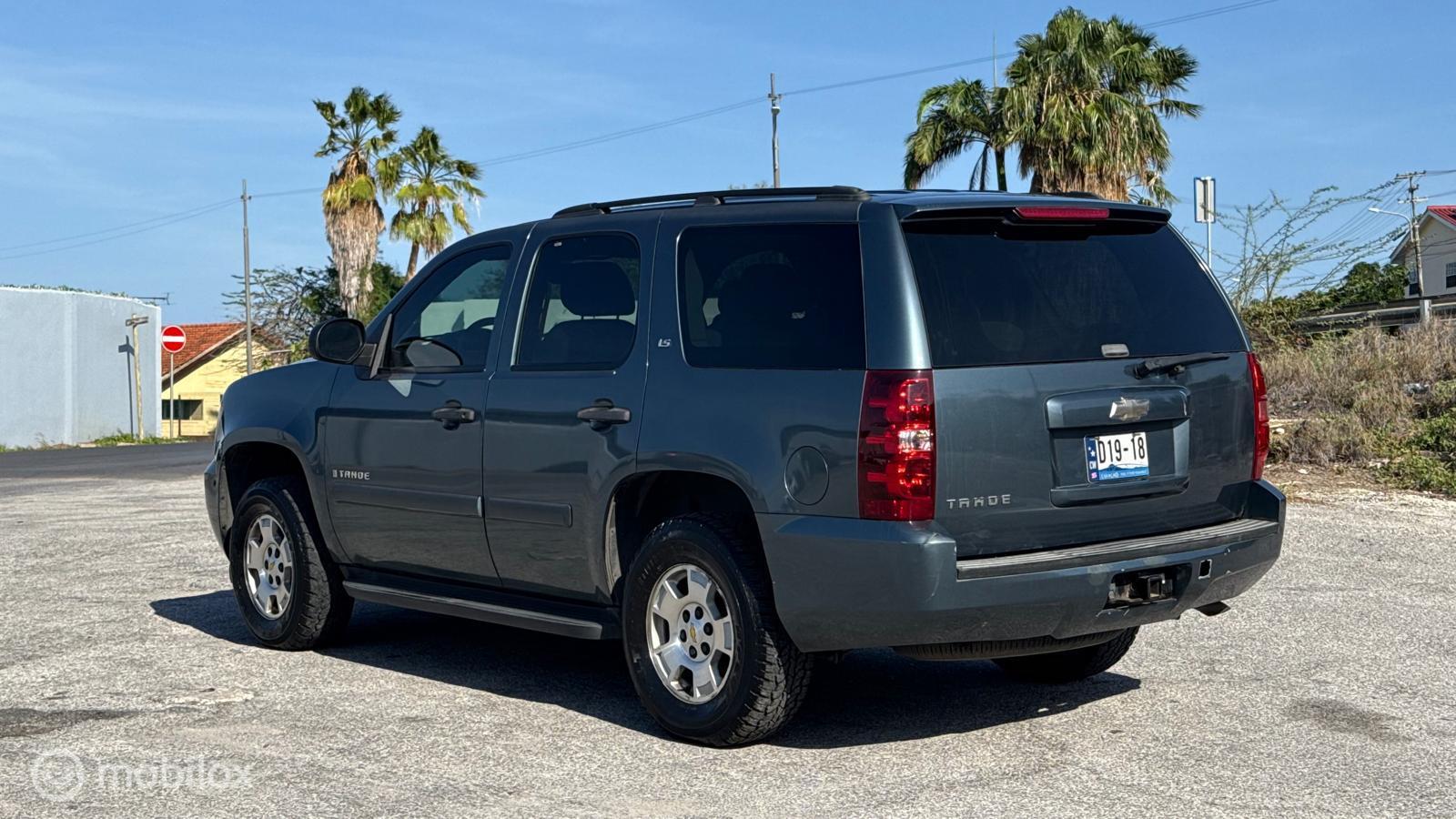 Chevrolet Tahoe LS photo 4