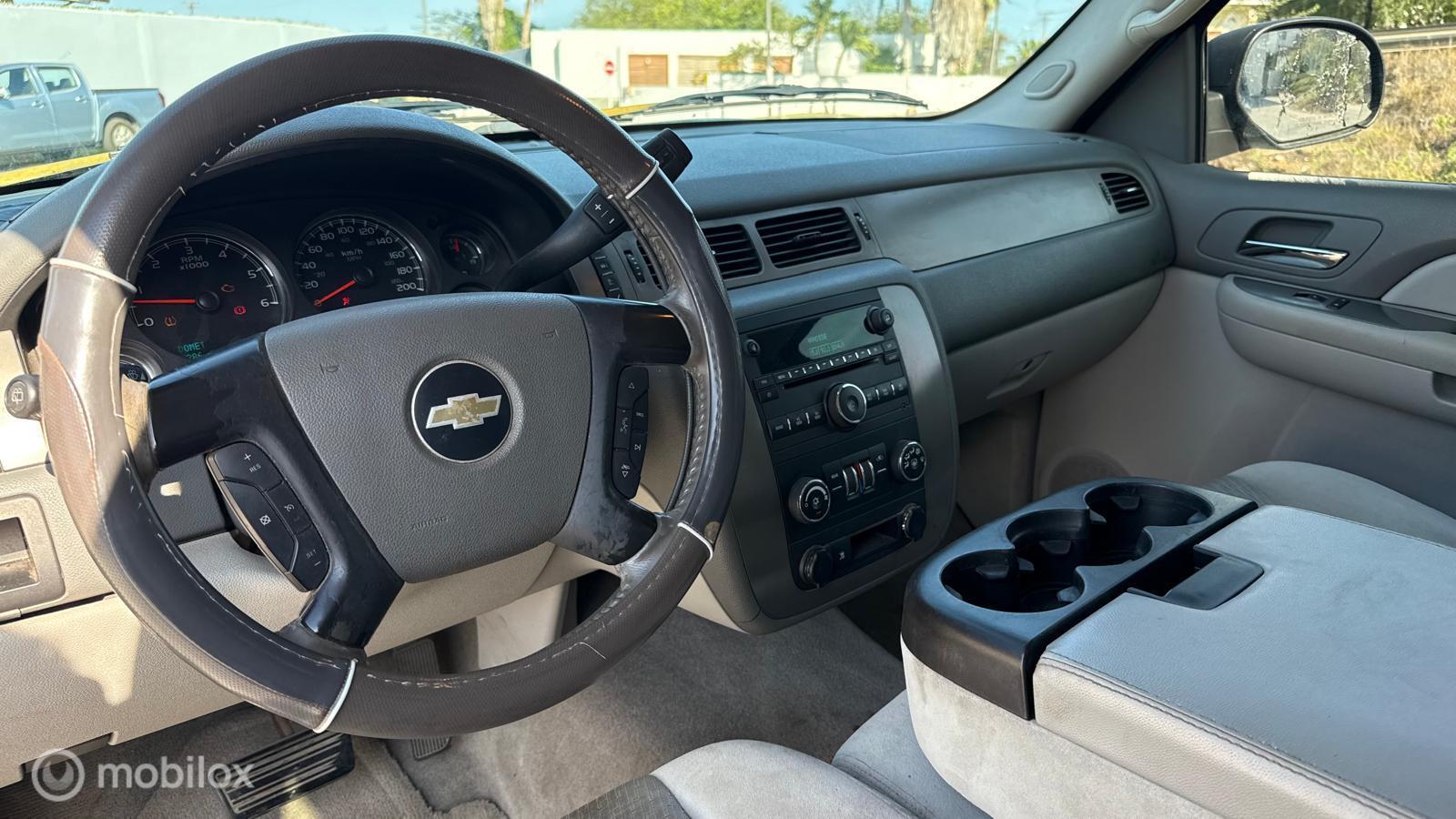 Chevrolet Tahoe LS photo 14