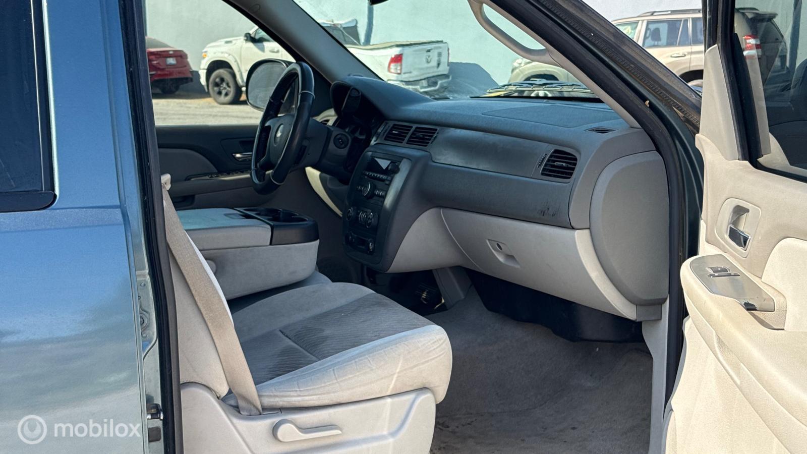 Chevrolet Tahoe LS photo 18