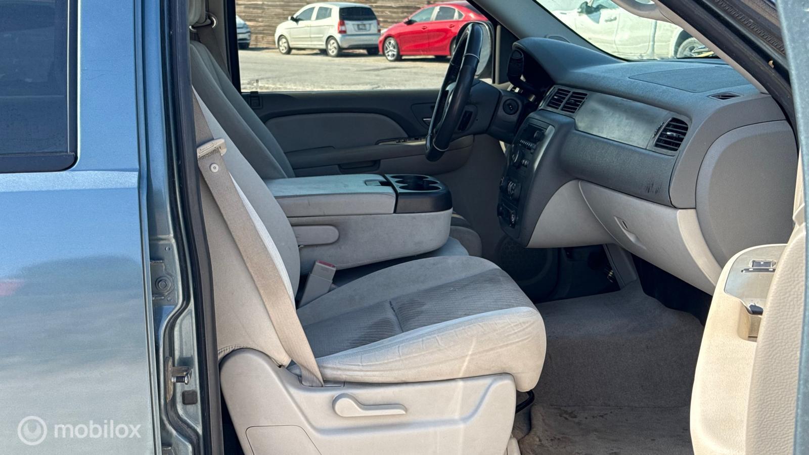 Chevrolet Tahoe LS photo 19