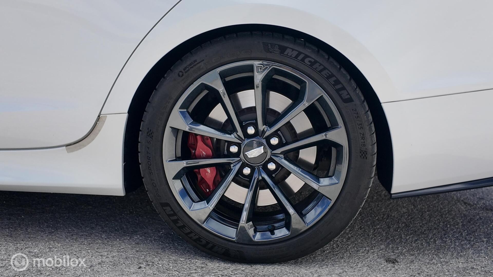 Cadillac ATS V photo 10