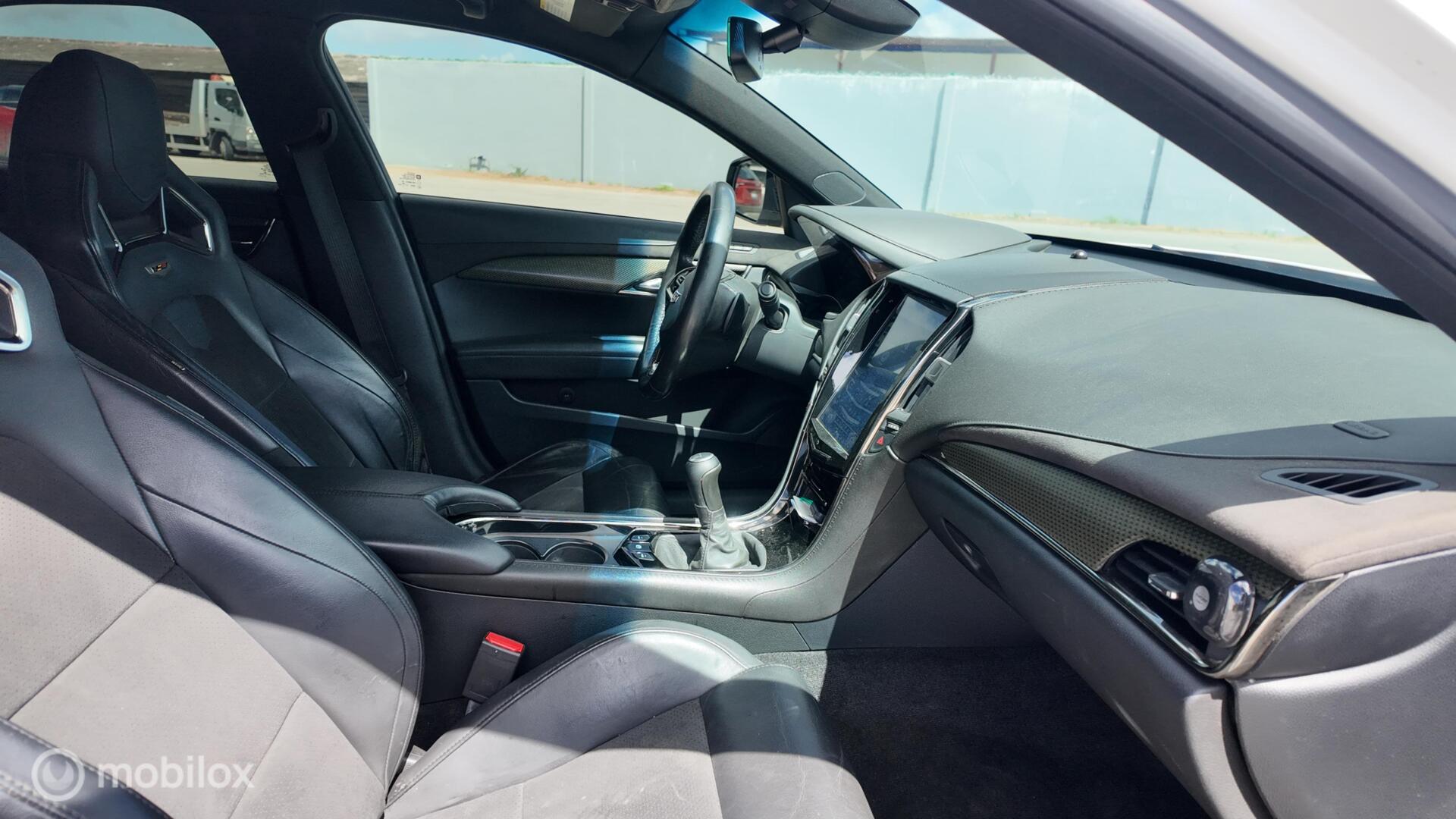Cadillac ATS V photo 18