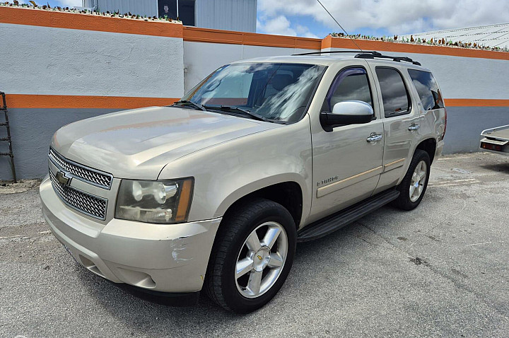 Chevrolet Tahoe V8