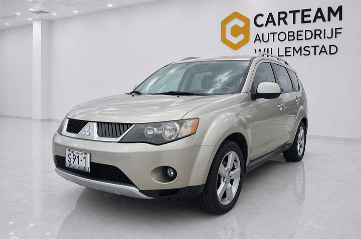 Mitsubishi Outlander -